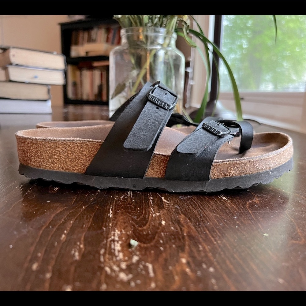 BIRKENSTOCK Womens Mayari Strappy Fashion Summer Sandals - Black